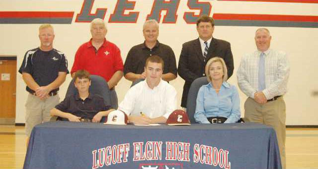 Dorton signing.JPG