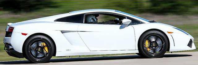 Lamborghini-Gallardo-LP560-Racetrack-900x599