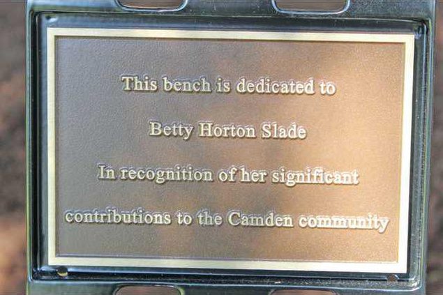 Betty Slade - Plaque Web