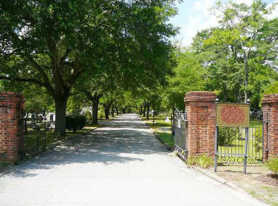 Quaker Cemetery Web