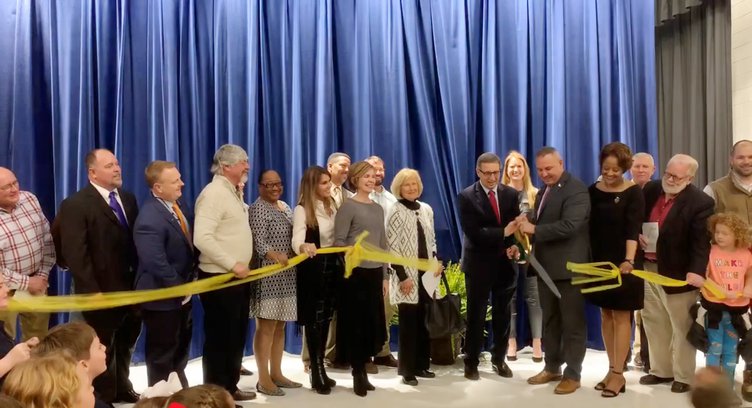 LES - Ribbon Cutting (Web).jpg