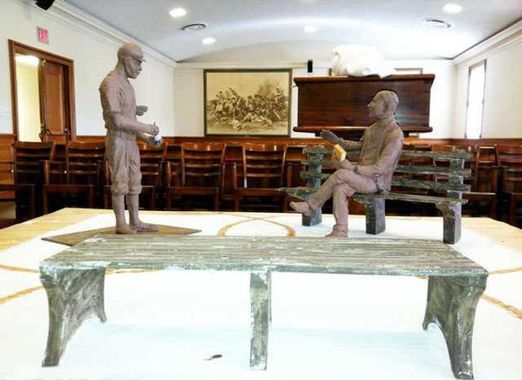 Archives statue 2