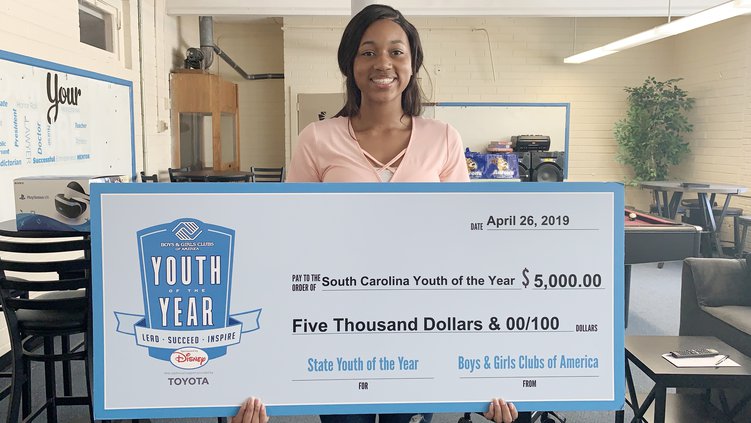 Khadija With Check (W).jpg
