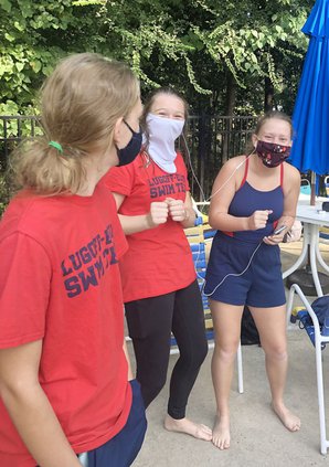 L-E swimmers web